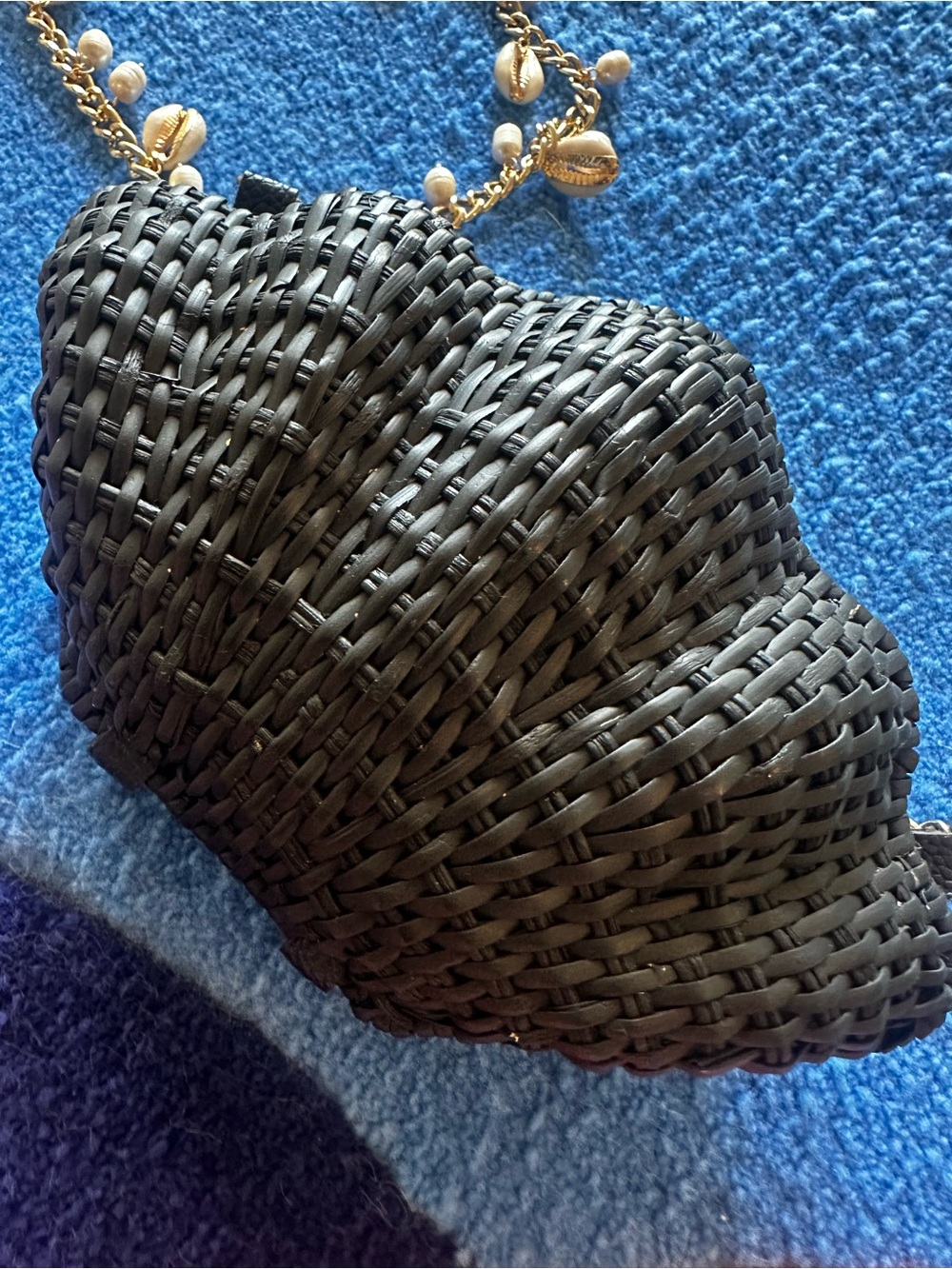 Black Woven Shell Crossbody Bag with Gold Shell-Accent Chain - Picture 4 of 7